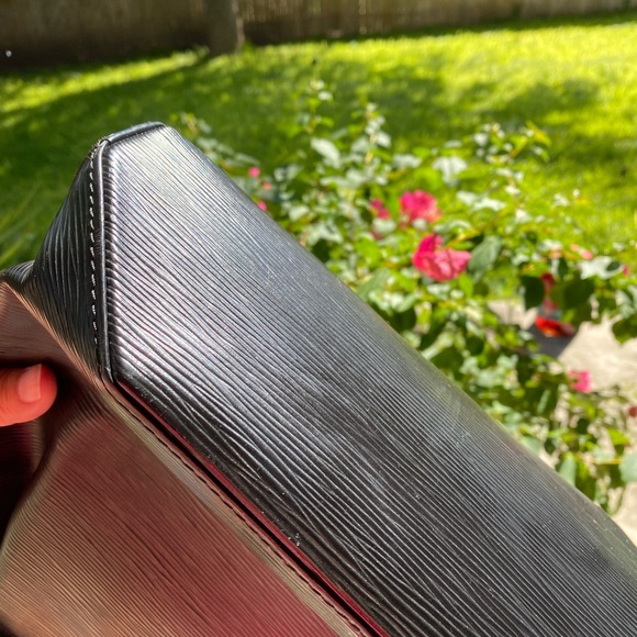 Authentic Louis Vuitton Sac DePaule GM - Picture 11 of 12